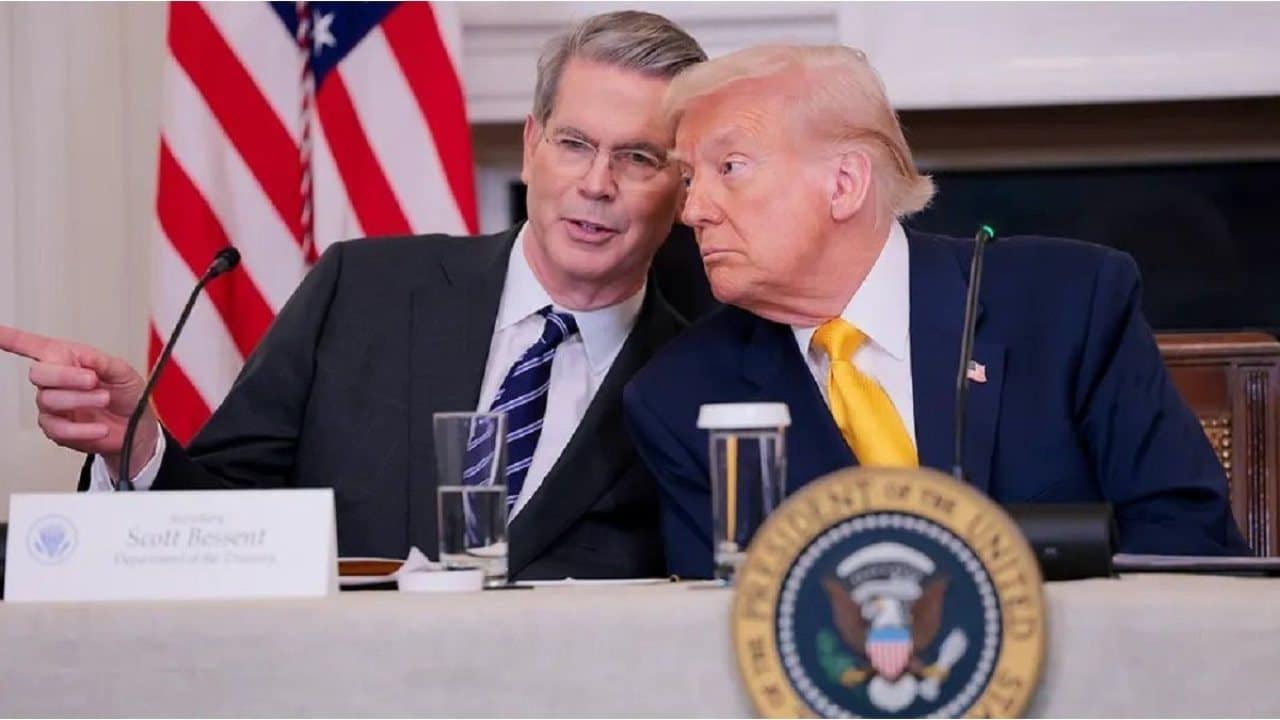 Scott Bessent desafía a los inversores que apuestan contra el yen japonés