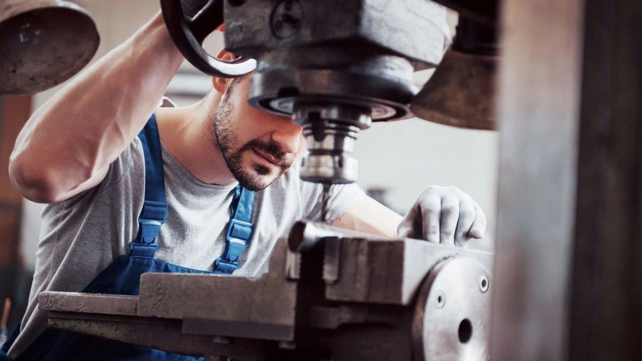 El empleo formal privado cayó por decimotercer mes consecutivo y regresa a niveles de 2014