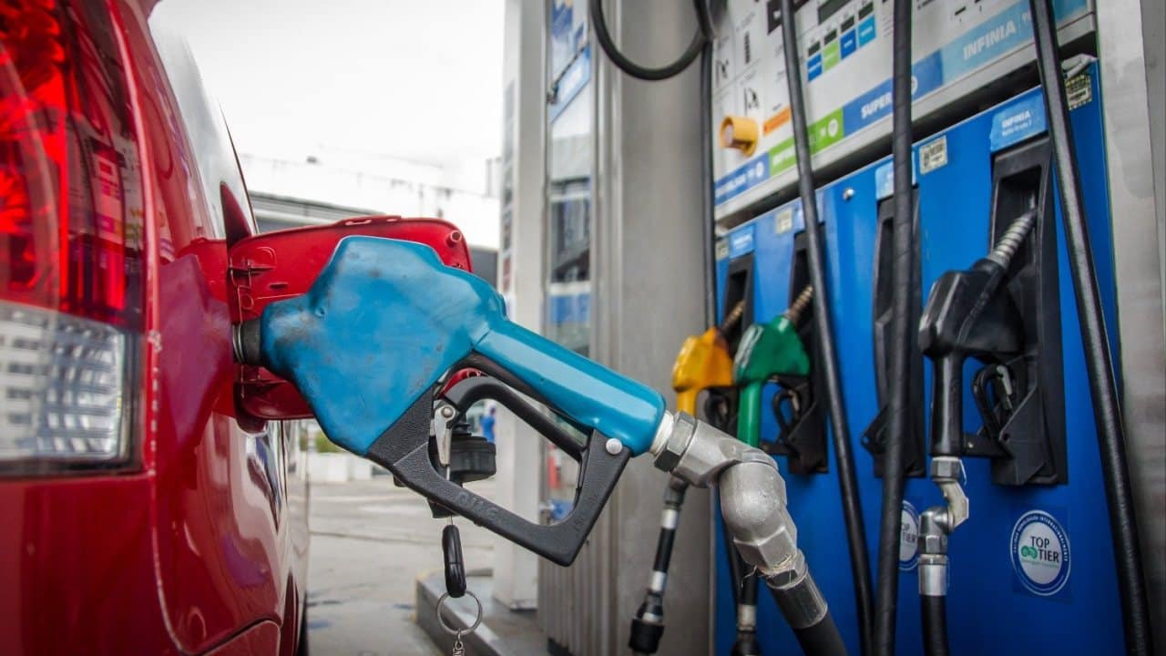 YPF sube los precios de los combustibles un 1% en medio de una demanda que no se recupera