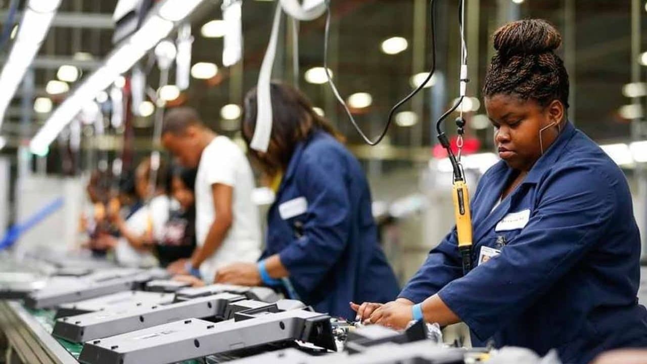La economía de EEUU sorprende al mundo: empleo al triple de lo esperado y mercados en alerta