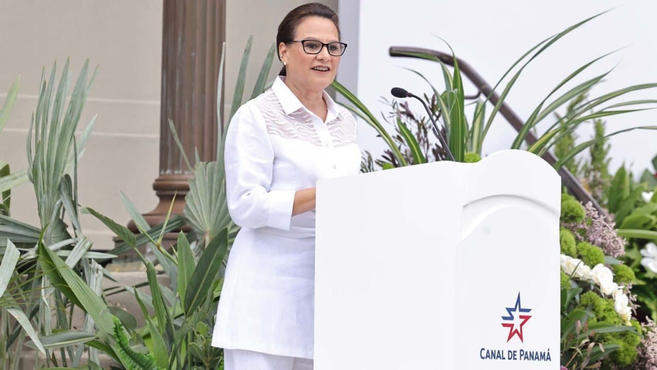 Ilya Espino de Marotta asume como nueva administradora Canal de Panamá