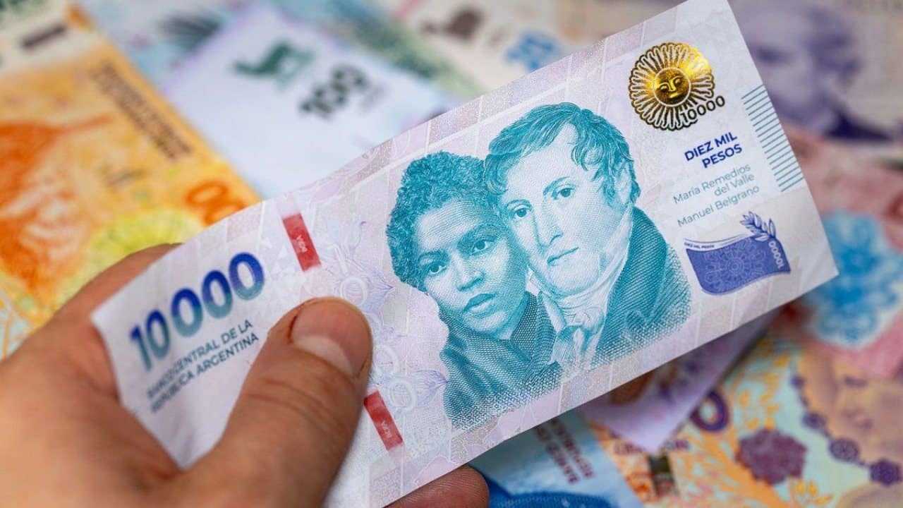 Salarios reales en el sector privado: leve mejora en julio, pero lejos del pico de la era Milei