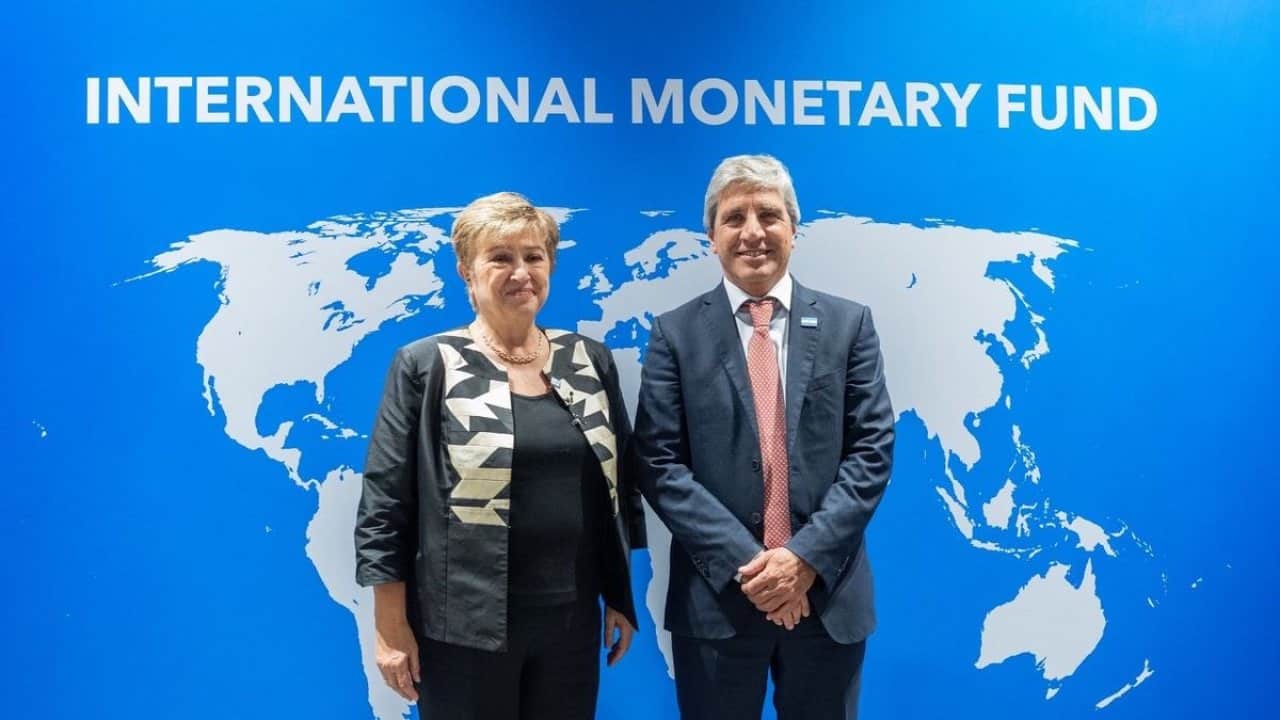 El superávit fiscal de septiembre complica la meta del FMI: el Gobierno deberá ajustar al máximo el gasto