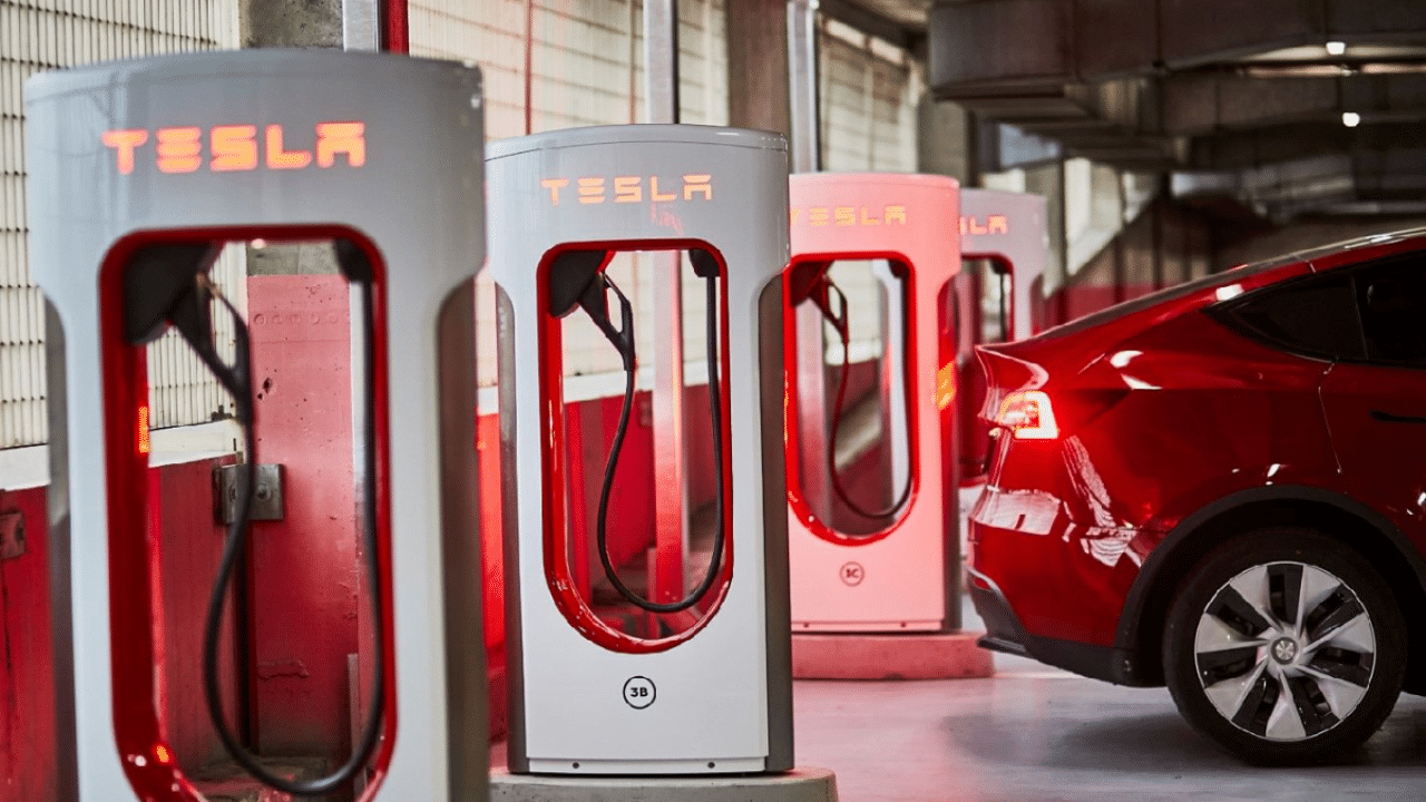 Tesla y YPF avanzan en la definicion de los corredores para su red de carga electrica