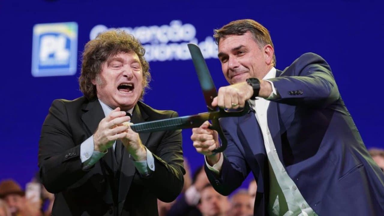 Milei y Bolsonaro ponen en jaque al Mercosur: crisis automotriz e inversión en su punto mas bajo