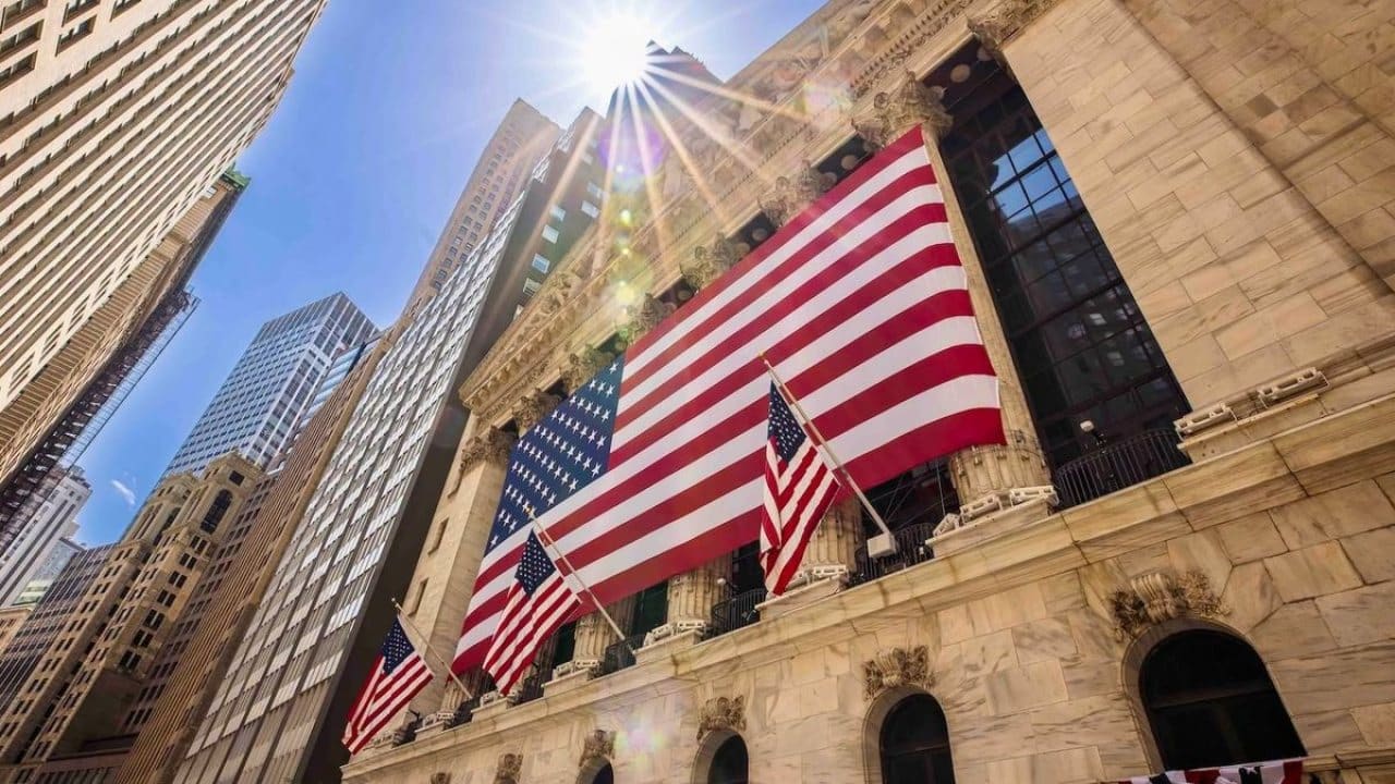 Wall Street opera en tono mixto antes de resultados bancarios y datos del IPC