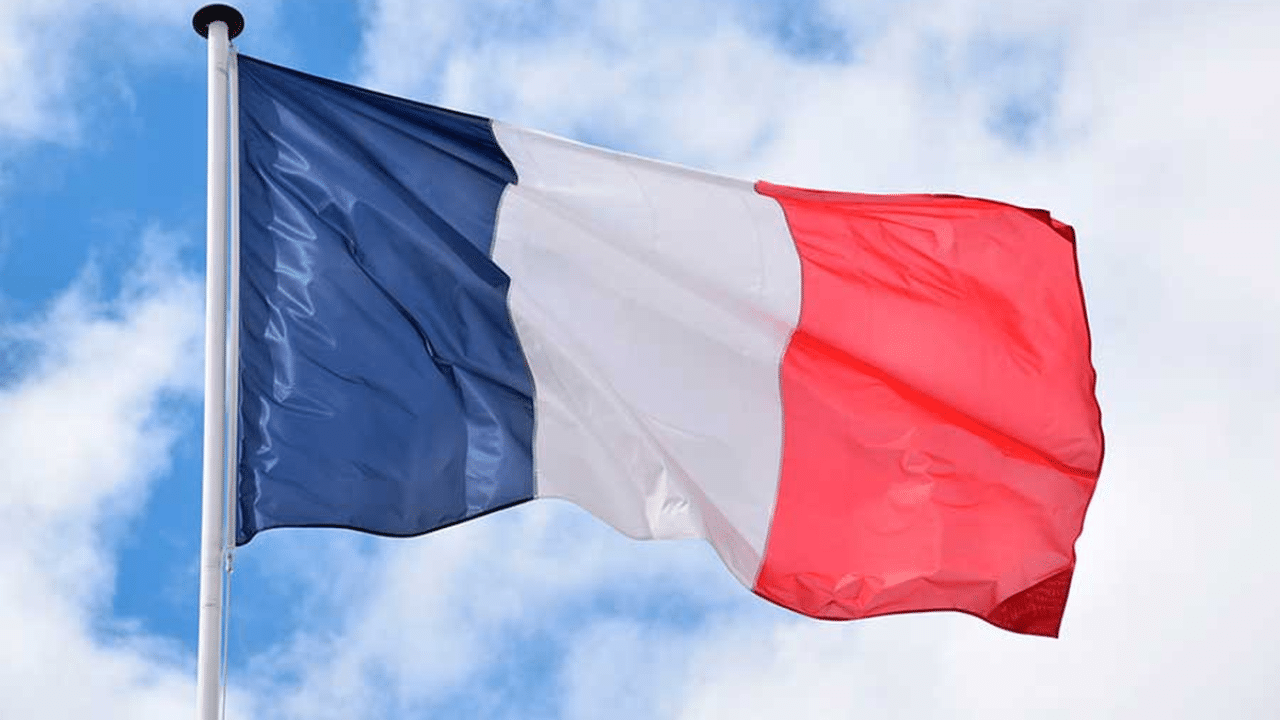Pánico financiero en Francia: los bonos franceses se hunden ante el deficit y el avance de Le Pen