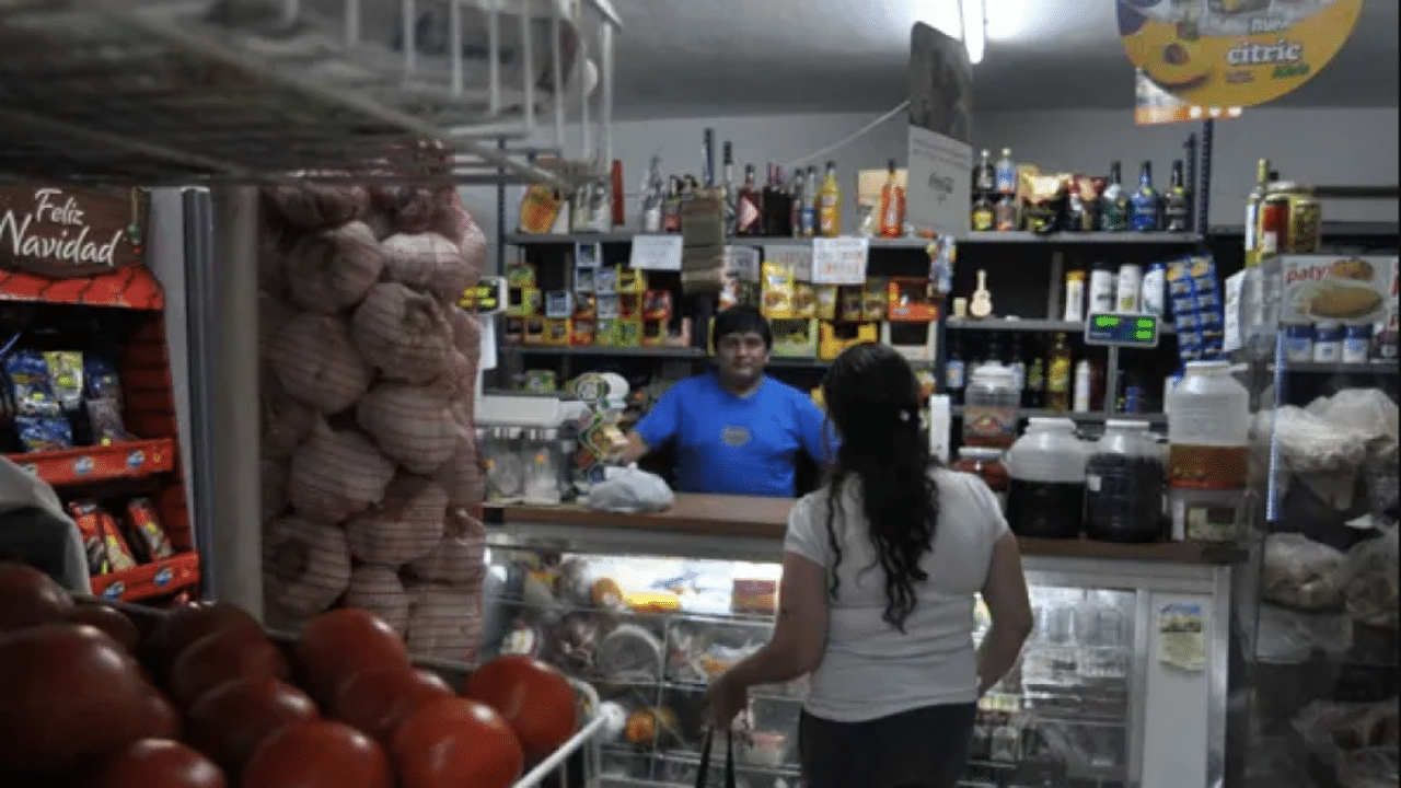 Baja el consumo en almacenes de barrio: menos productos, segundas marcas y presupuestos ajustados