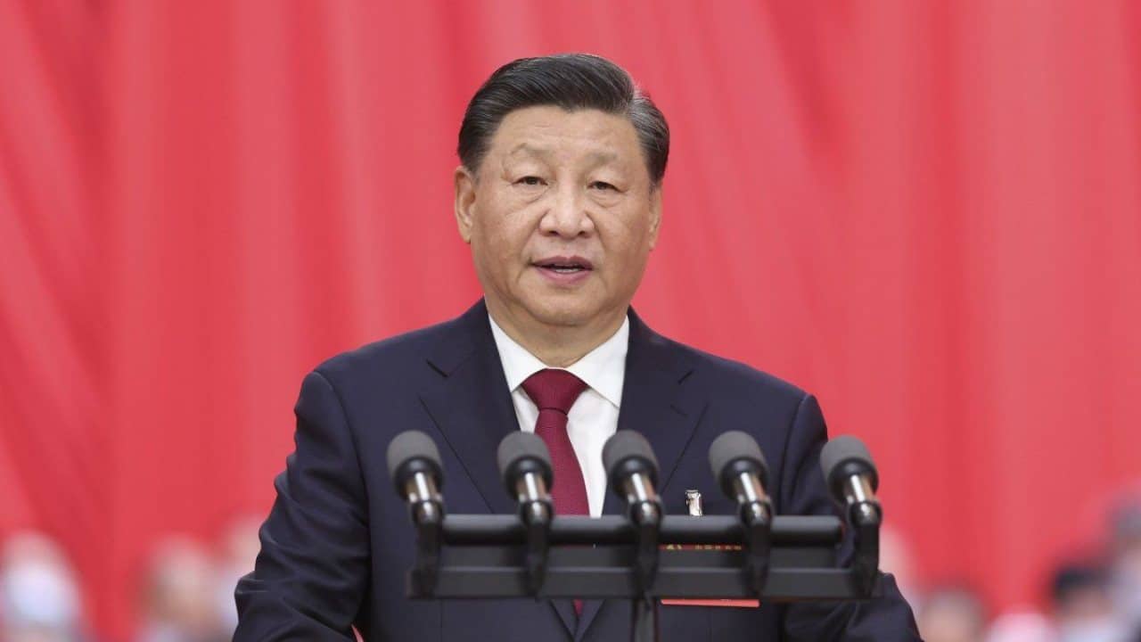 Xi Jinping lanza una campaña global para cobrar impuestos a ciudadanos chinos en el exterior