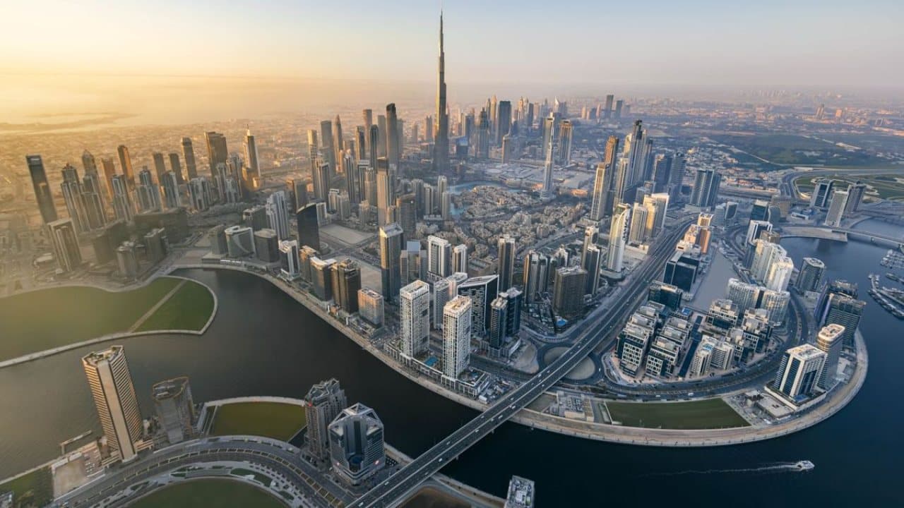 Emiratos Árabes Unidos inmigrantes millonarios